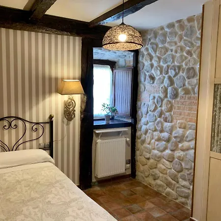 Zajazd Akla La Casa Del Puente 3*