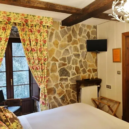 Akla La Casa Del Puente Värdshus Regules