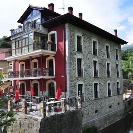 Zajazd Akla La Casa Del Puente 3*