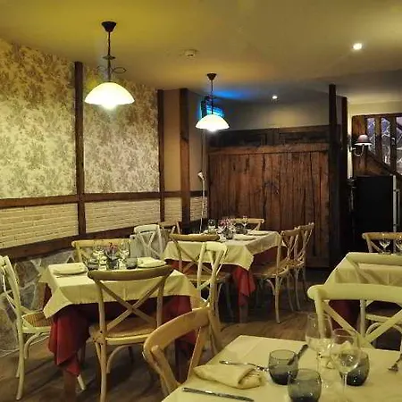 Zajazd Akla La Casa Del Puente 3*